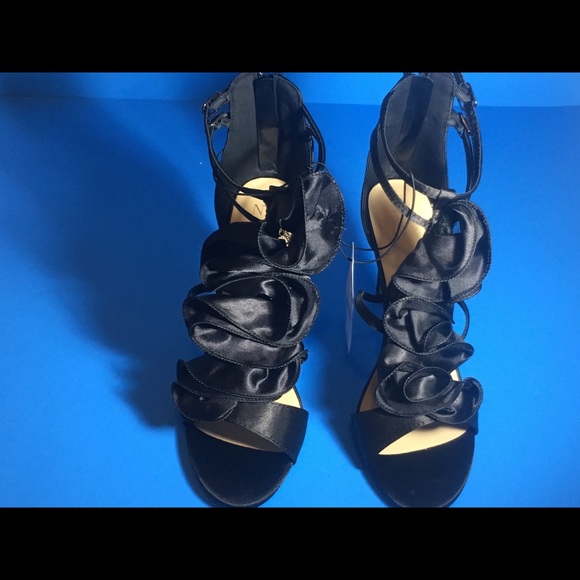 BOGO FREE! Black Ruffle Sandals Sz 9 - Picture 5 of 8
